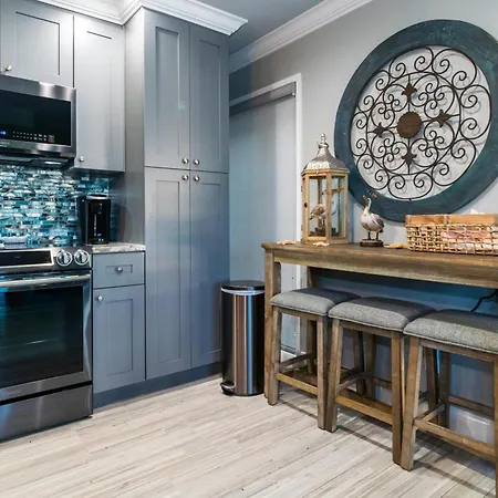 Villa Waters Edge 102 N